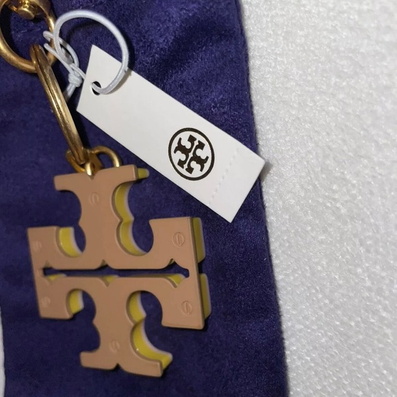 New! Tory Burch Stacked Resin 2 Sided Logo T Keychain/Bag Charm Tan/Shell Pink🎀 - Picture 6 of 12